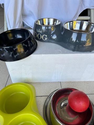 Drinkbakjes voor honden beschikbaar voor biedingen