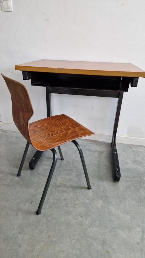 Schoolbank en stoel, Kinderen en Baby's, Kinderkamer | Tafels en Stoelen, Gebruikt, Tafel(s) en Stoel(en), Ophalen