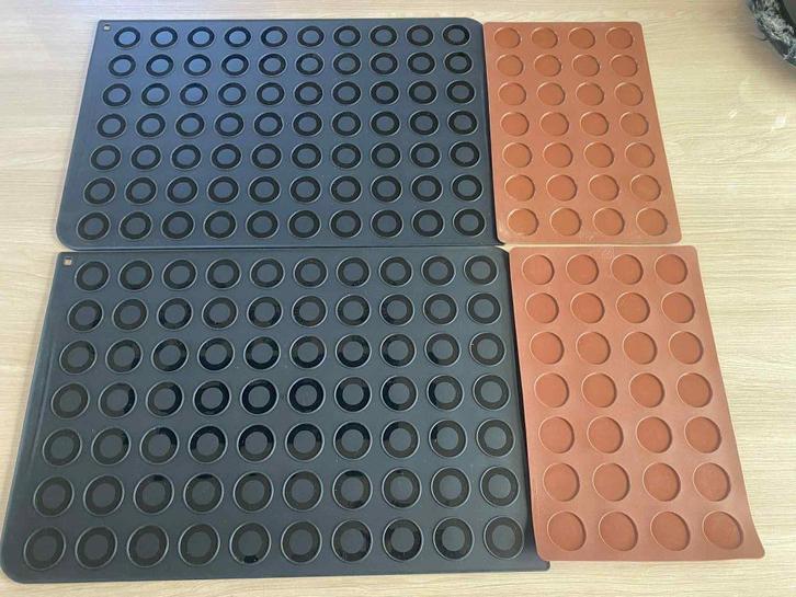 Macarons bakmatten - 4 stuks, Hobby en Vrije tijd, Taarten en Cupcakes maken, Zo goed als nieuw, Bakvorm, Taarten of Cupcakes
