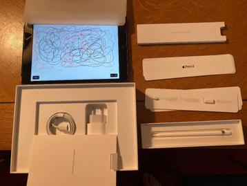 Apple iPad 2020 32Go WiFi gris avec étui et Apple Pencil