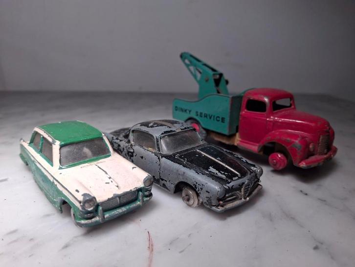 3 Dinky Toys- camion et voitures, Hobby en Vrije tijd, Modelauto's | 1:43, Gebruikt, Auto, Dinky Toys, Ophalen of Verzenden