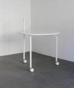 Minimalistische postmoderne tafel, Ophalen of Verzenden, Zo goed als nieuw