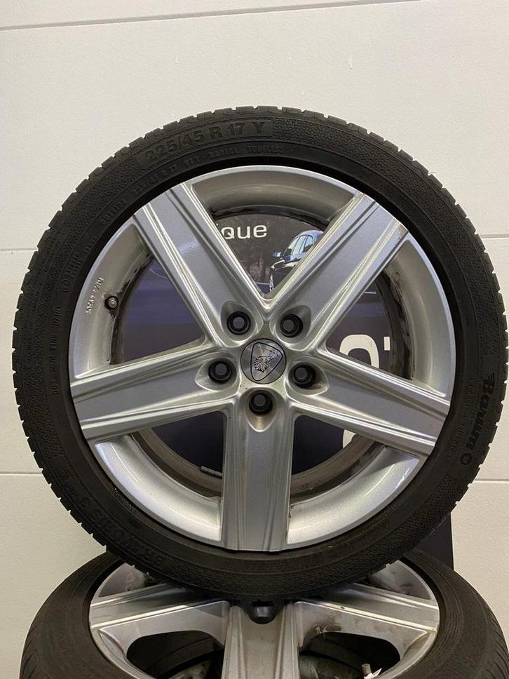 #310A Mercedes B-klasse 2014 Zomerset, Auto-onderdelen, Banden en Velgen, Banden en Velgen, Zomerbanden, 17 inch, 225 mm, Personenwagen