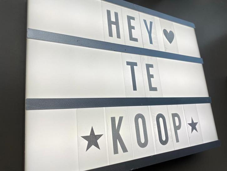 Boîte à lumière avec lettres argentées, Maison & Meubles, Accessoires pour la Maison | Tableaux à écrire & Proverbes, Comme neuf