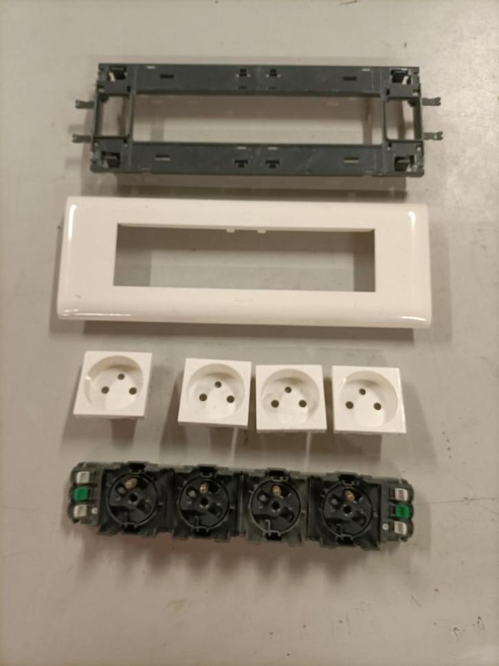 Douilles DLP Legrand, Bricolage & Construction, Électricité & Câbles, Enlèvement ou Envoi