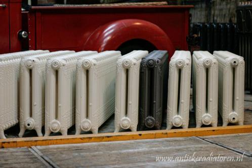 ② Anciens radiateurs fonte sur pieds — Chauffage & Radiateurs — 2ememain