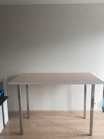 Hoge tafel (tafelblad + 4 RVS poten) beschikbaar voor biedingen