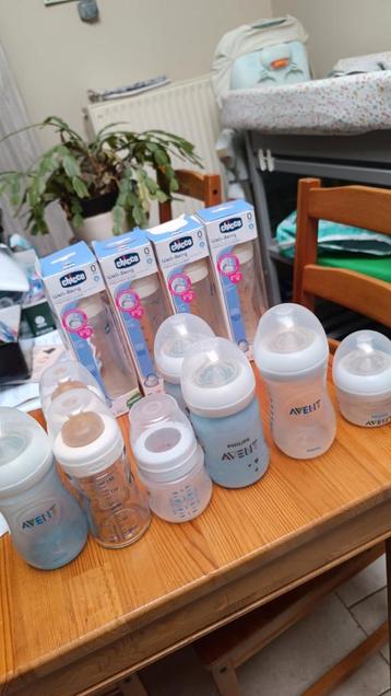 Goed lezen! Babyflessen chicco en avent beschikbaar voor biedingen