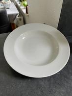 8 witte pastaborden.  Doorsnee 22 cm, volledig 32 cm, Huis en Inrichting, Ophalen, Zo goed als nieuw, Bord(en), Effen