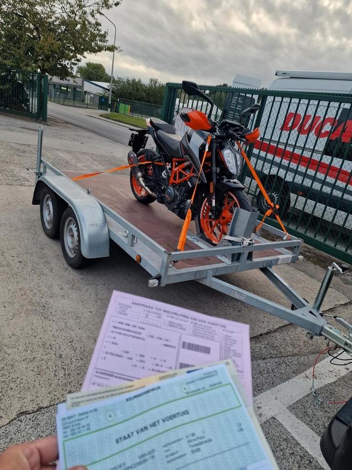 Ktm duke 390cc Akrapovic 2023 met 4139km nieuw REEDS GVV!!!, Motoren, Motoren | KTM, Bedrijf, Naked bike, 12 t/m 35 kW, 1 cilinder