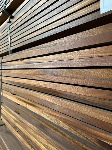 Hardhouten planken okan beschikbaar voor biedingen