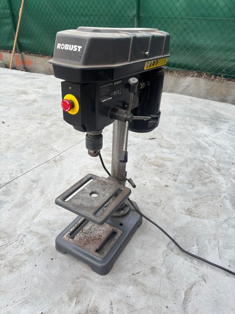 350w kolomboor - werkt goed, Doe-het-zelf en Bouw, Gereedschap | Boormachines, Ophalen, Gebruikt, Minder dan 400 watt, Kolomboormachine