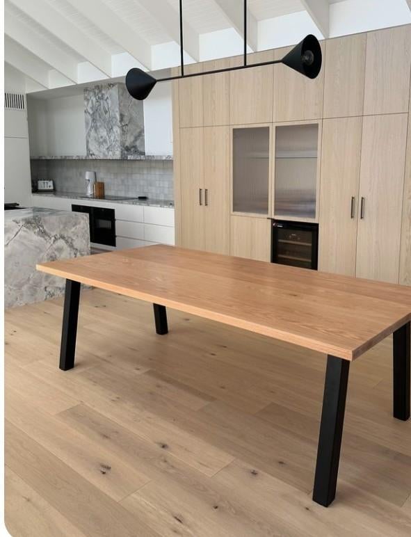 Massief Franse eiken tafel met metalen gelakt onderstel., Ophalen