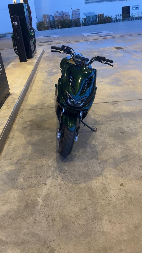 yamaha aerox 50cc b klasse, Fietsen en Brommers, Scooters | Yamaha, Zo goed als nieuw, Aerox, Klasse B (45 km/u), Tweetakt, Ophalen