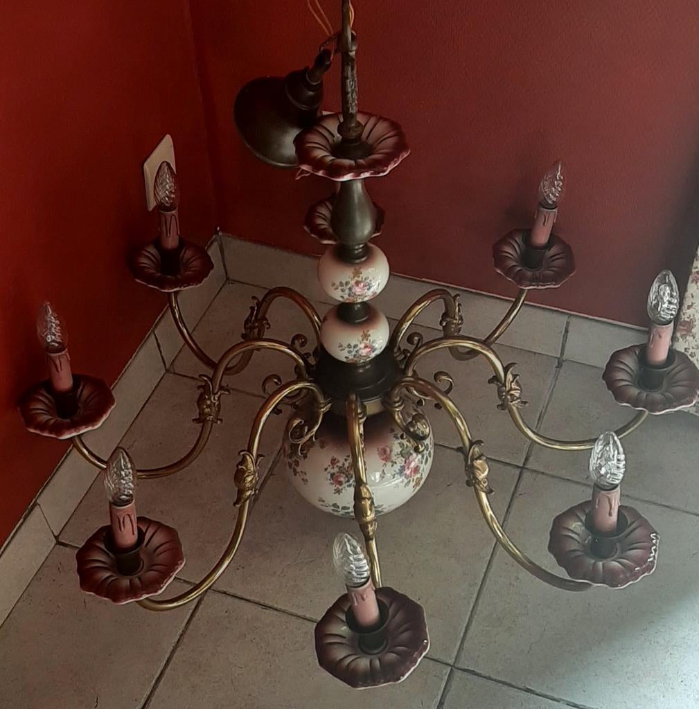 Mooie porseleinen en koperen kroonluchter., Ophalen