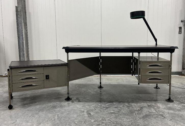 Olivetti 'Spazio' desk met lamp, Huis en Inrichting, Bureaus, Gebruikt, Bureau, Ophalen