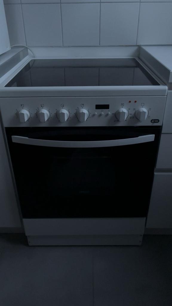 Elektrisch fornuis, Elektronische apparatuur, Fornuizen, Ophalen, Gebruikt, Warmhoudplaat, 4 kookzones