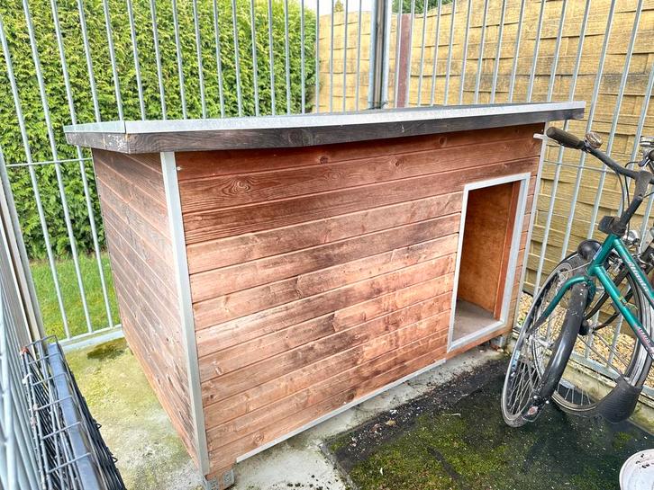 Ruim en geïsoleerd hondenhok (geïmpregneerd) met tochtschot, Dieren en Toebehoren, Hondenhokken, Gebruikt, Hondenhok, 100 cm of meer