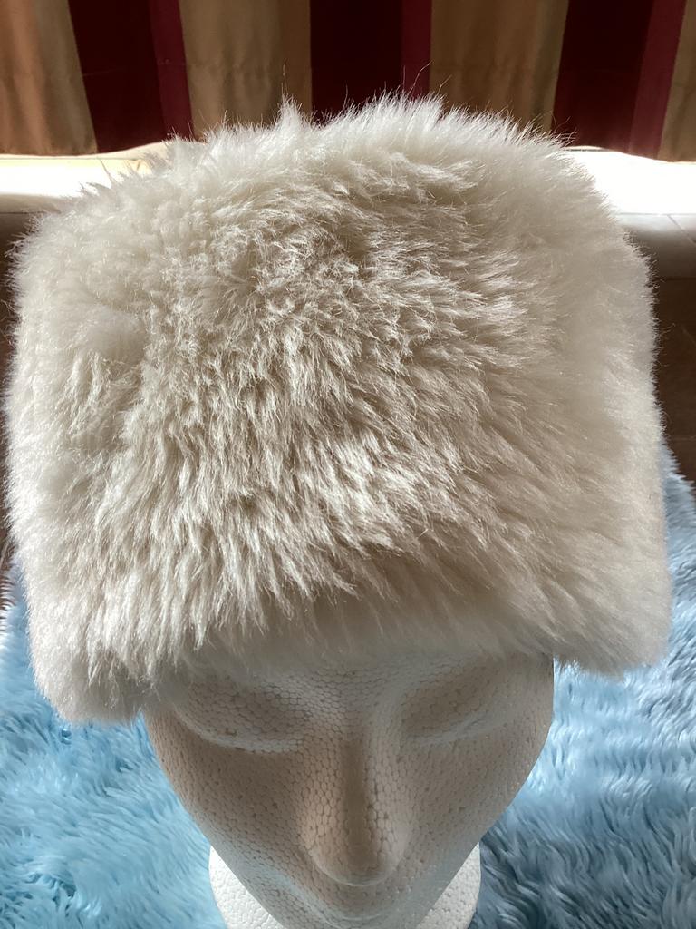 Wit/lich beige wintermuts voor dames, Ophalen