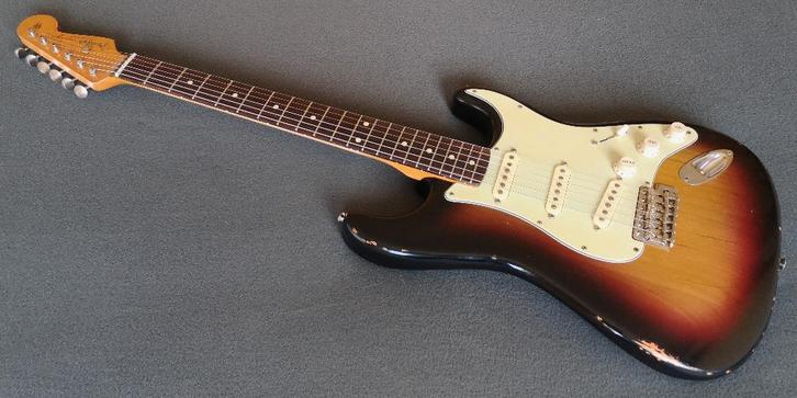 Strat 63 Alder Nitro Heavy Relic, Musique & Instruments, Instruments à corde | Guitares | Électriques, Fender, Enlèvement