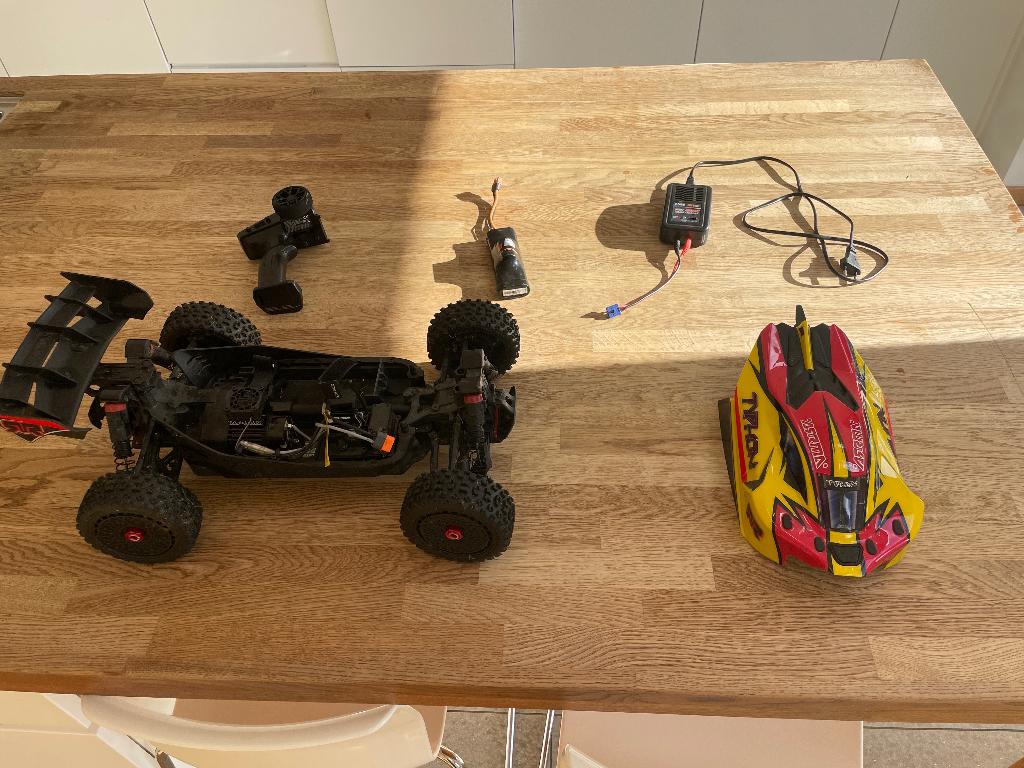 Arrma Typhon 3S BLX 1/8 Buggy - volledige set (RTR), Ophalen of Verzenden, Zo goed als nieuw