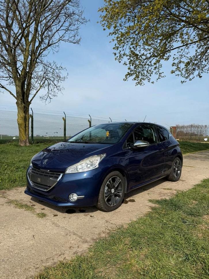 Peugeot 208 1.4 essence 95 ch 2012, Autos, Peugeot, Particulier, ABS, Airbags, Air conditionné, Bluetooth, Feux de virage, Ordinateur de bord
