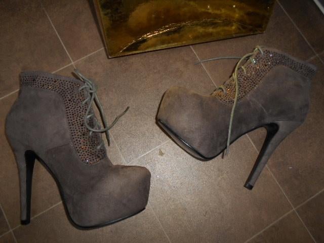 Nieuwe hoge plateau enkellaarzen / Maat 38, Kleding | Dames, Ophalen of Verzenden, Nieuw, Bruin