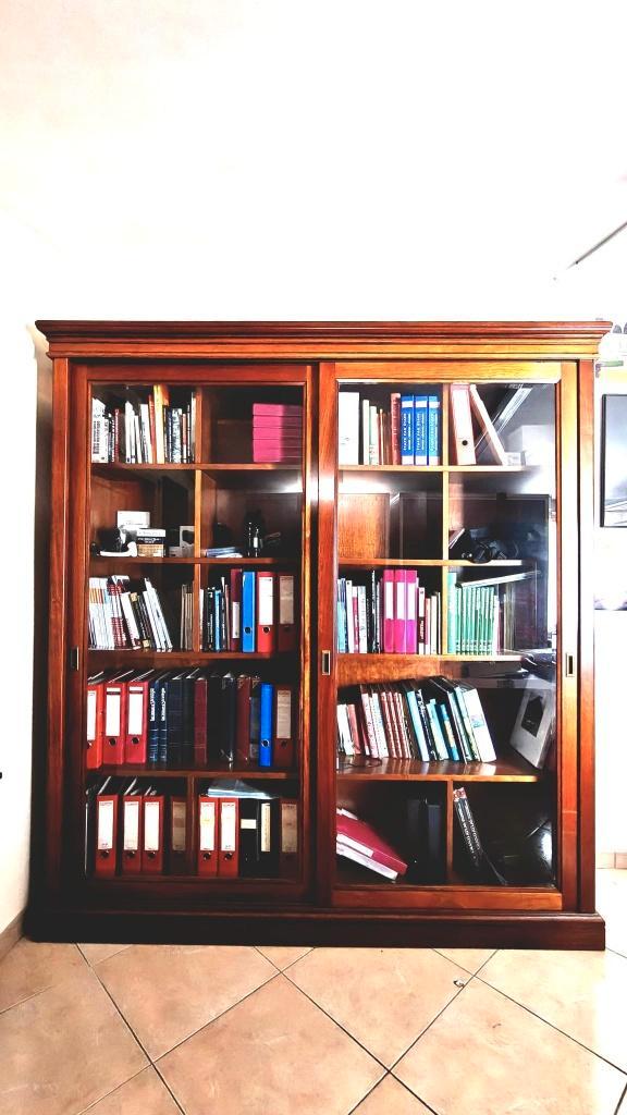 Raamkast / bibliotheek, Huis en Inrichting, Kasten | Vitrinekasten, Gebruikt, 200 cm of meer, 200 cm of meer, 25 tot 50 cm, Met deur(en)