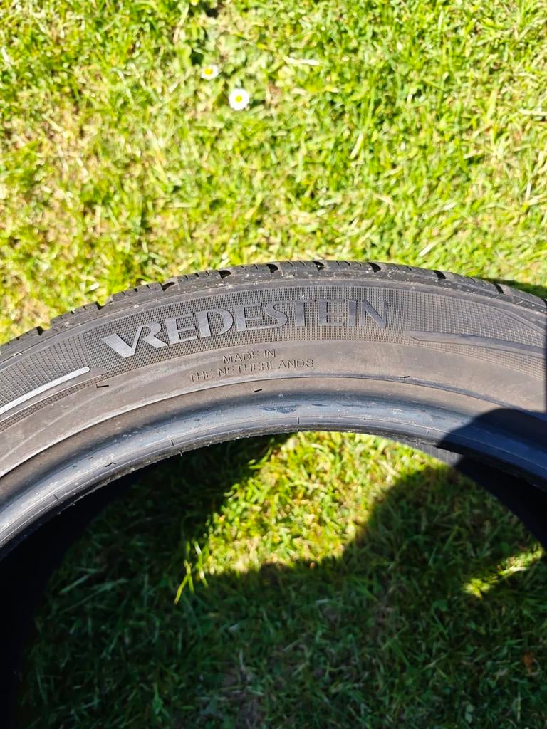 4 pneus hiver - 225 45 19 - très bon etat, Enlèvement