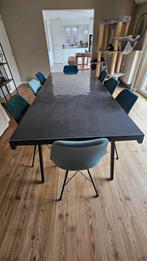 Zwarte tafel met 8 stoelen, Enlèvement