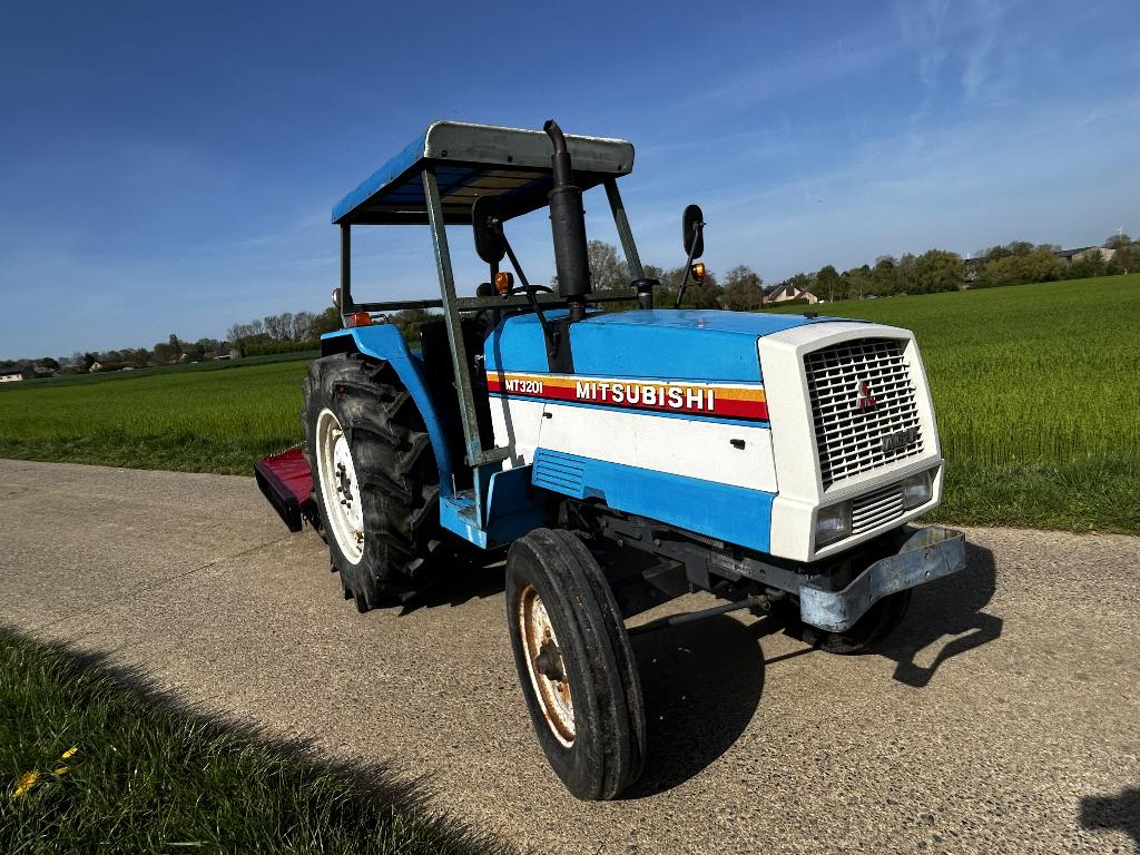 Mitsubishi MT32 tractor met maaier, Ophalen