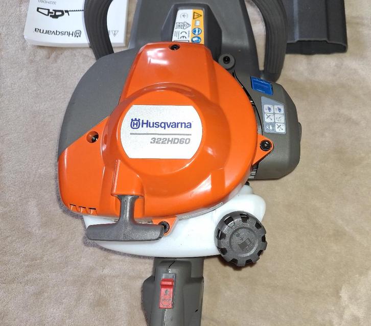 Husqvarna 322HD60, nieuw, nooit gebruikt, garantie tot 09/26, Tuin en Terras, Heggenscharen, Nieuw, Benzine, Ophalen