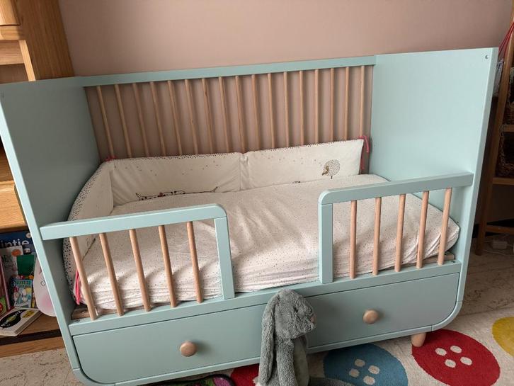 Baby / Peuter Bed + (Verzorg)kast, Kinderen en Baby's, Kinderkamer | Complete kinderkamers, Gebruikt, Ophalen