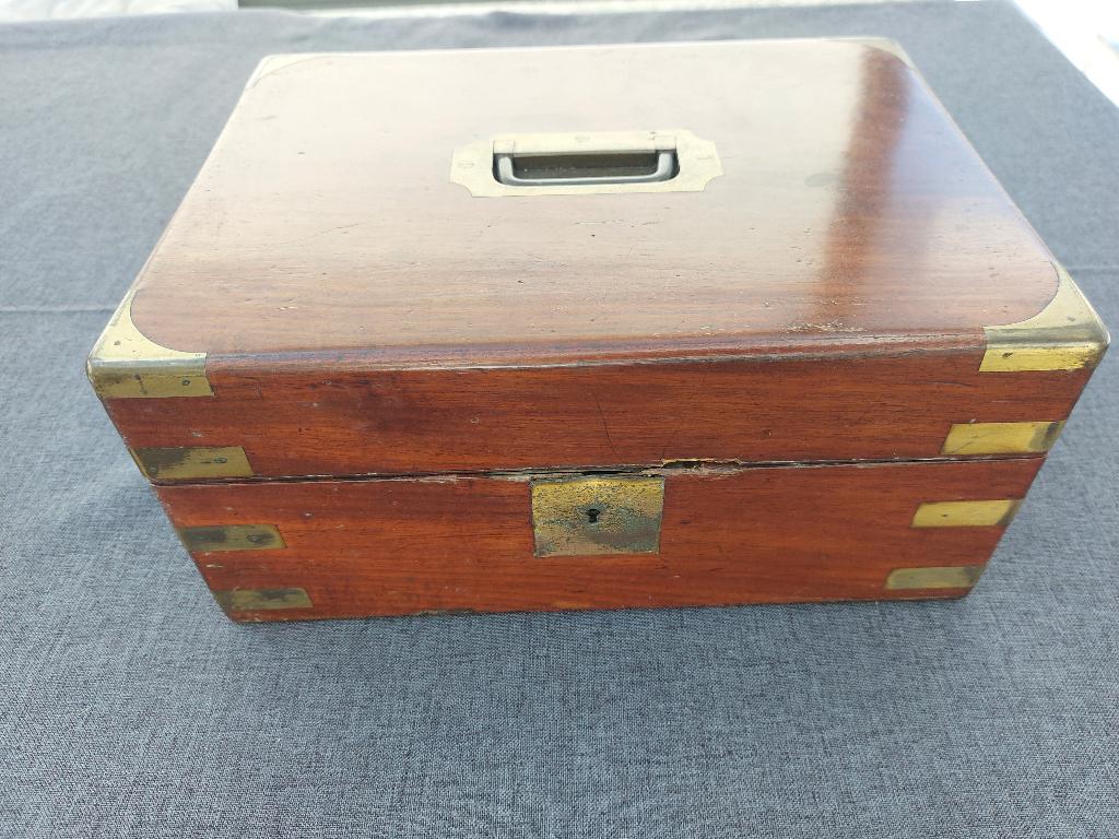 Coffret à documents époque Victorienne, Enlèvement