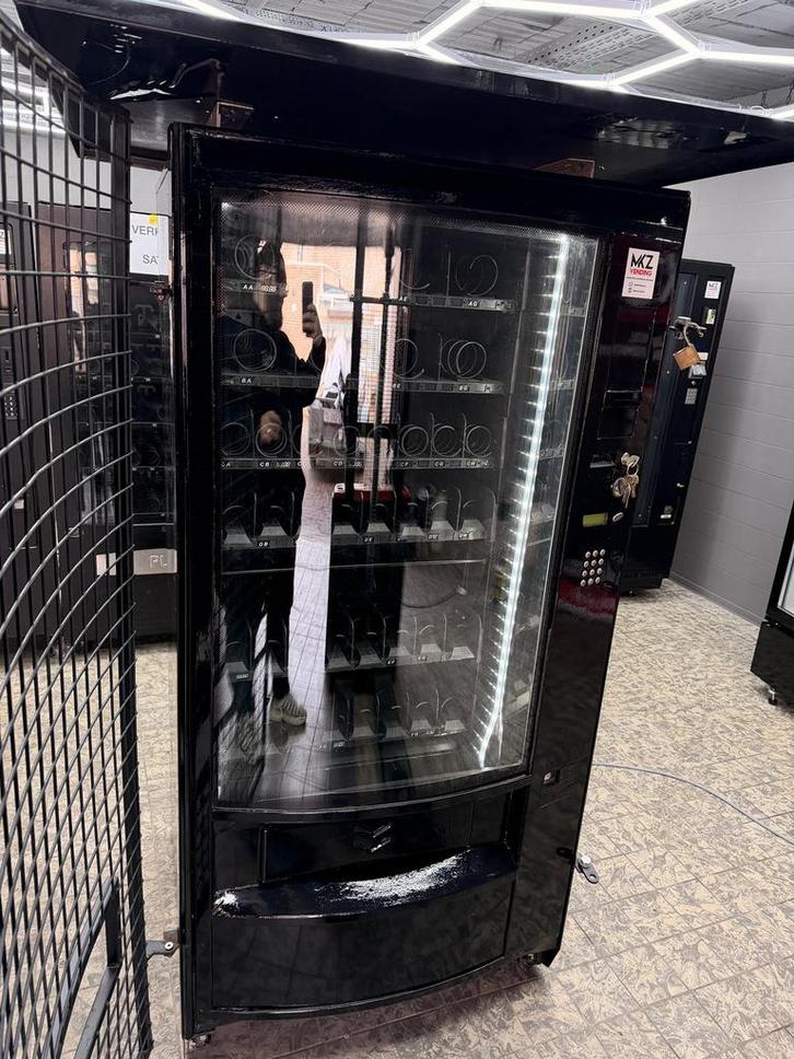 Professionele vendingautomaat met extra beveiligingskooi, Collections, Machines | Autre, Comme neuf, Enlèvement ou Envoi