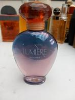 Bouteilles de parfums, Enlèvement