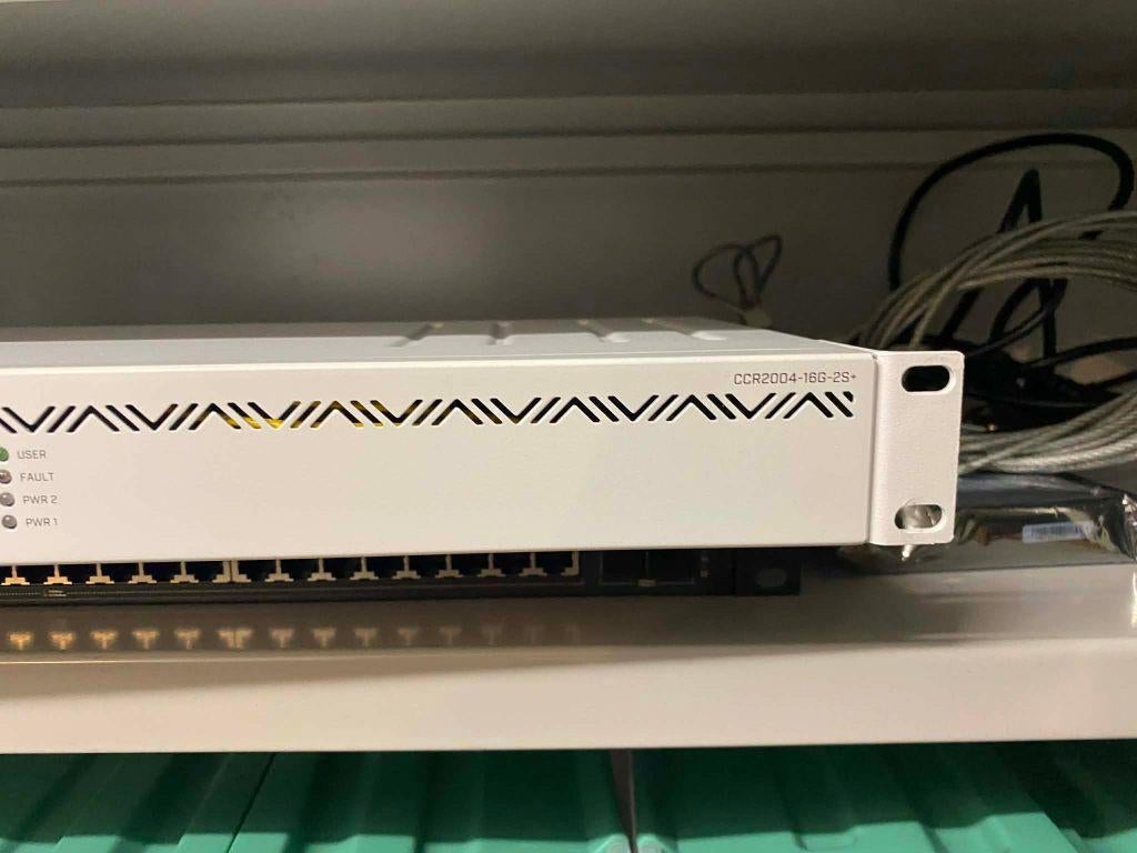 Microtik ccr2004-16g-2s+ glasvezelrouter, Computers en Software, Routers en Modems, Ophalen, Nieuw, Router, Mikrotik