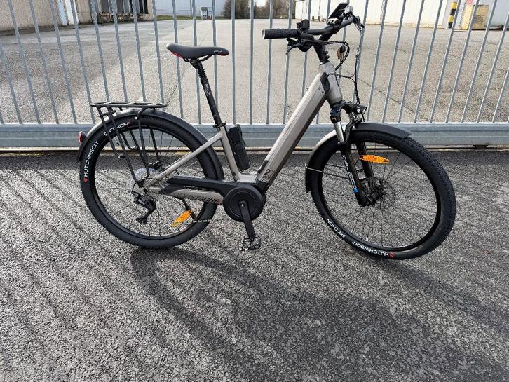 Elektrische VTC-snor Samedi 27 Xroad 3 Open 625wh Maat S, Fietsen en Brommers, Elektrische fietsen, Zo goed als nieuw, Moustache