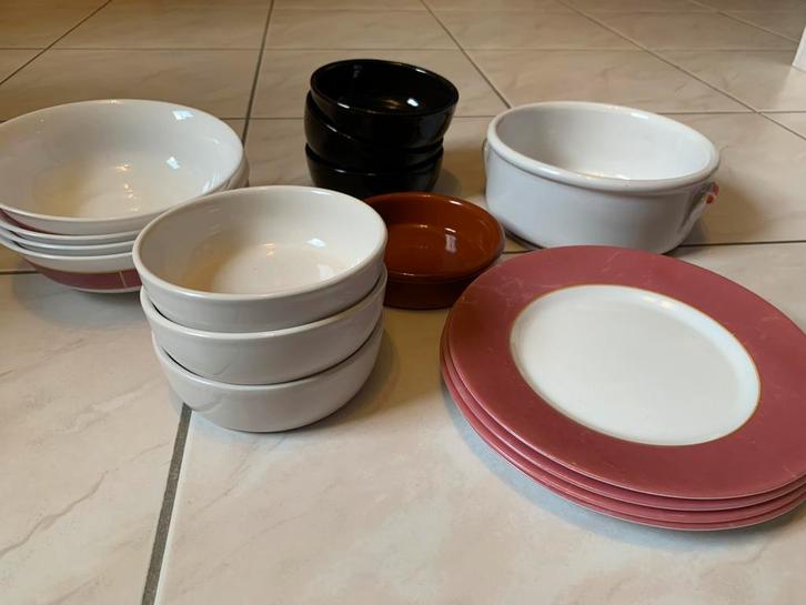 Assiettes/bols gratuits, Maison & Meubles, Cuisine | Vaisselle, Utilisé, Assiettes(s), Enlèvement