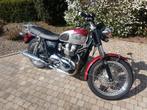 Triumph Bonneville 790 cc, Motos