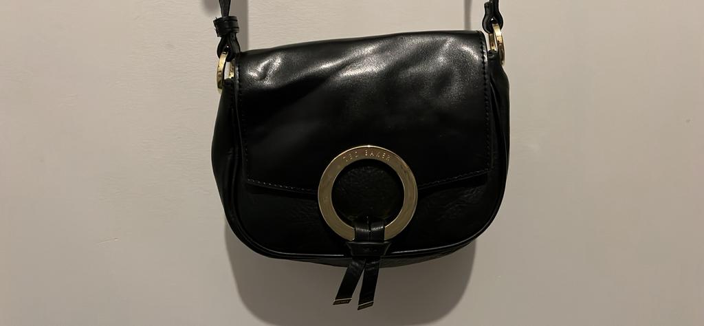 Ted baker tas ophalen nu 15 euro, Handtassen en Accessoires, Ophalen, Zo goed als nieuw, Zwart, Schoudertasje