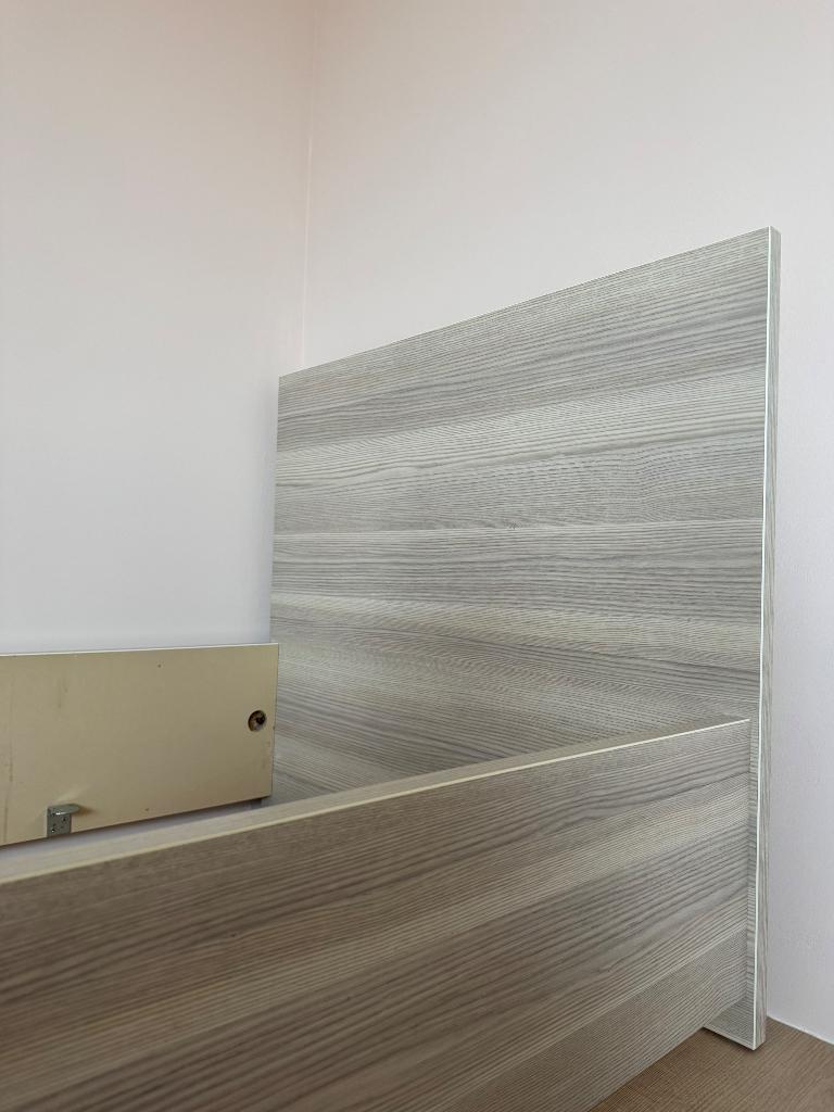 lit simple : cadre + sommier à lattes + 2 tables de chevet, Maison & Meubles, 100 cm, Gris, Enlèvement, 200 cm