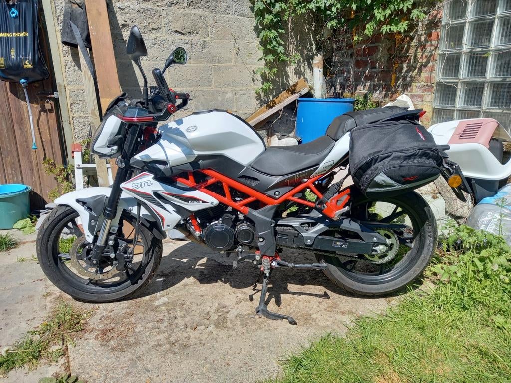 Benelli bn125, Motos, Motoren | Benelli, Particulier