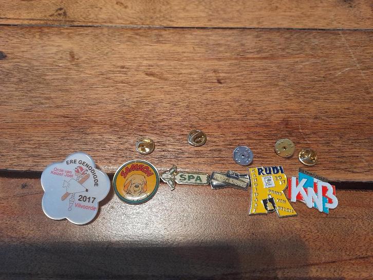 épingles : voir la liste ci-jointe, Collections, Broches, Pins & Badges, Insigne ou Pin's, Enlèvement ou Envoi