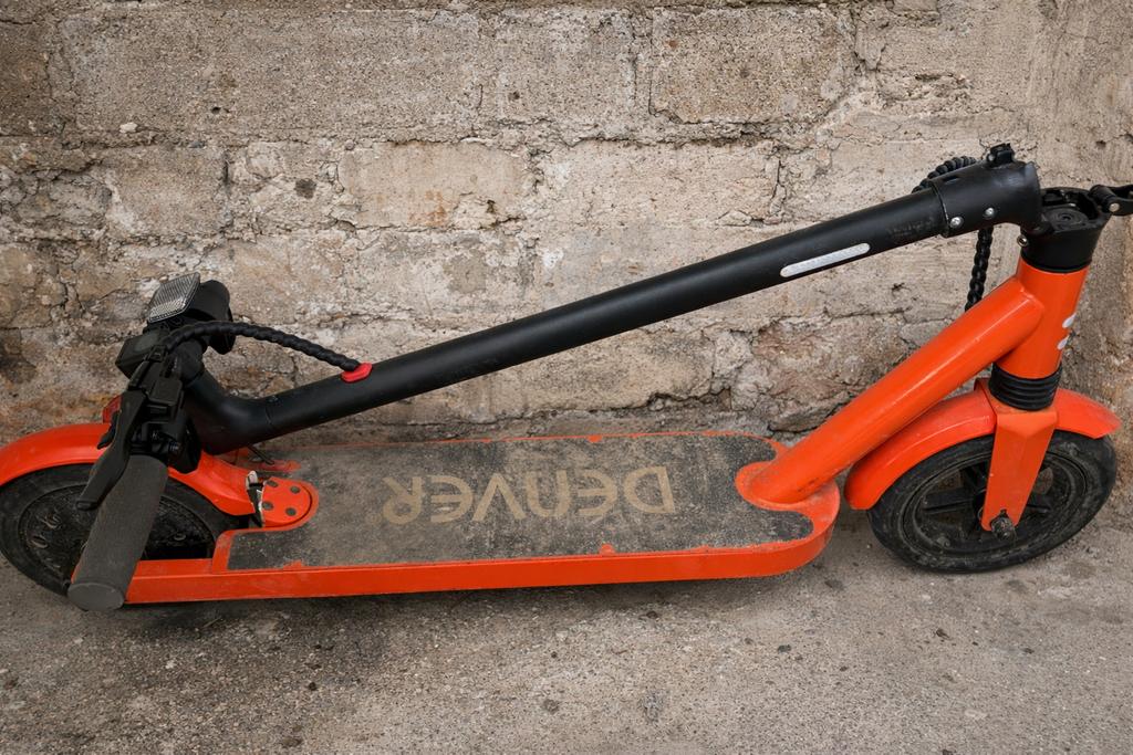 Trottinette Électrique, couleur orange, Enlèvement, Utilisé