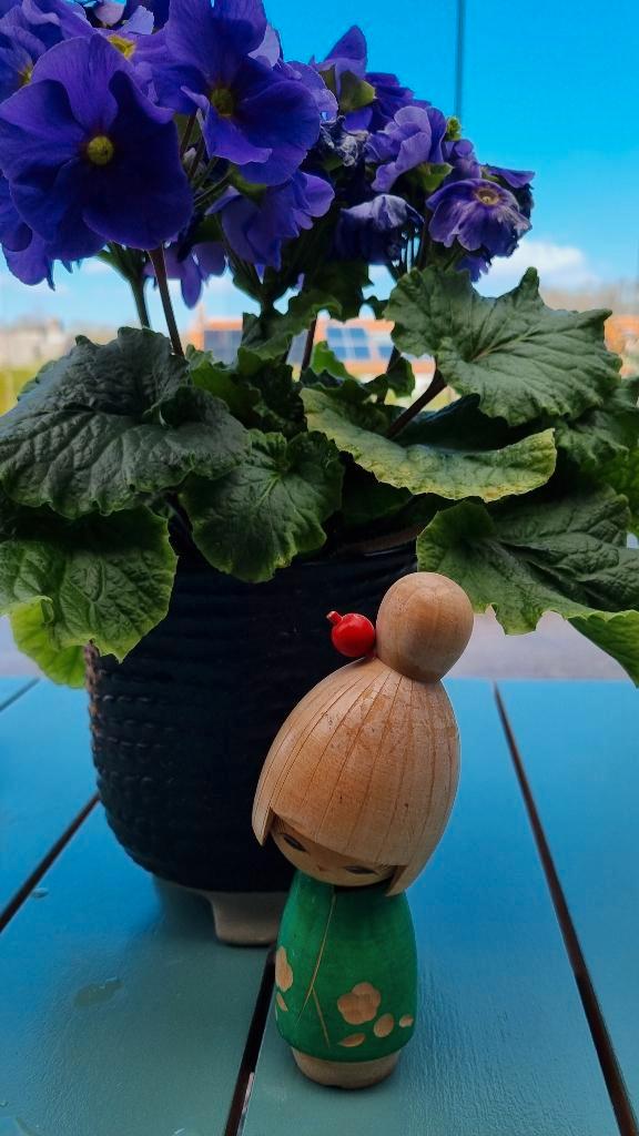 Happy kokeshi de Sugai Sato, Antiquités & Art, Art | Sculptures & Bois, Envoi