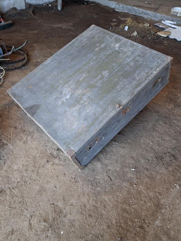 Oude legerkist, Ophalen