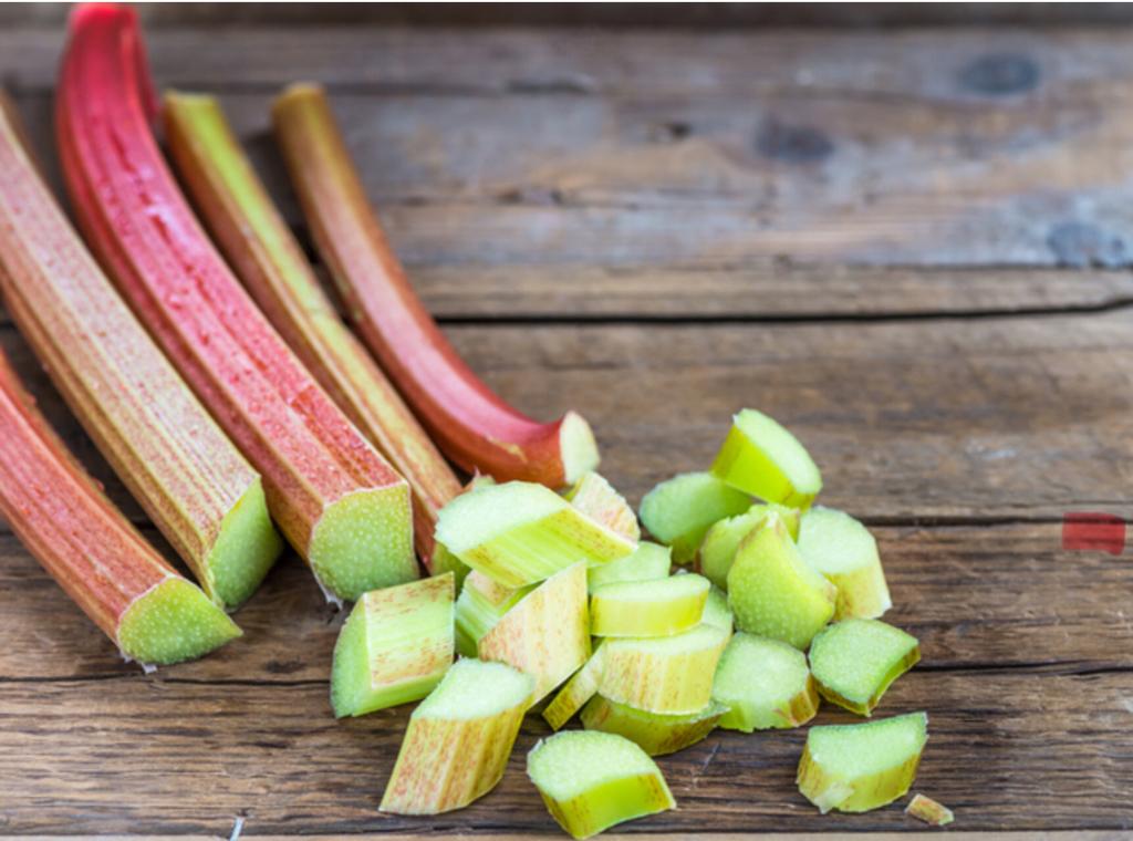 Rhubarbe fraîche du jardin, Enlèvement