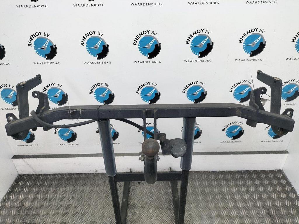 PEUGEOT 5008 1.2 PureTech GT-Line  TREKHAAK 2018, Stiba lid