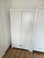 Witte kleerkast voor kinderen, Enlèvement